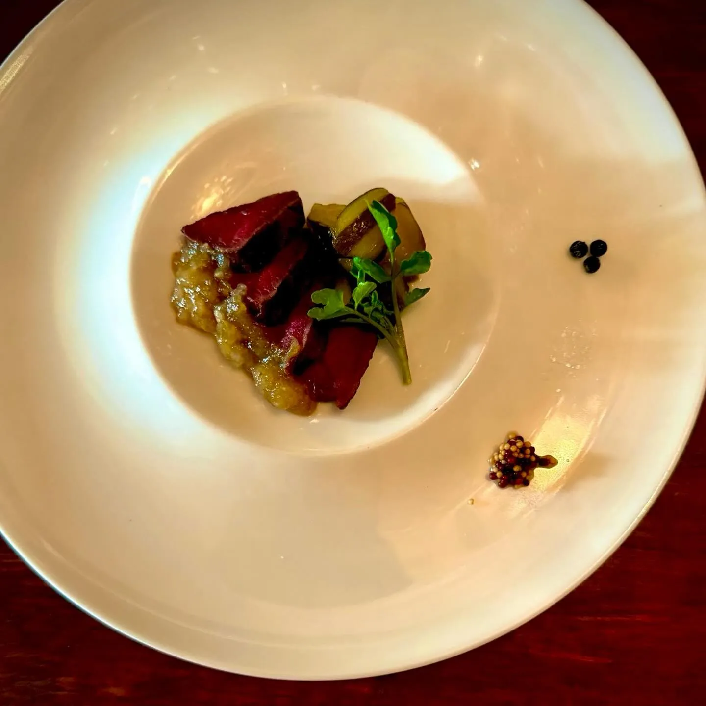 🍷✨今宵は、特別なディナーにふさわしい一皿をご紹介します。