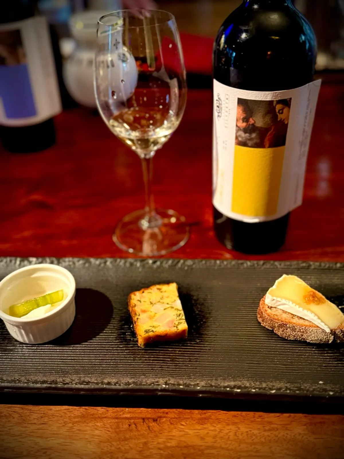 春の訪れを告げる穏やかな陽光の下、大地が再び芽吹きを始めます...