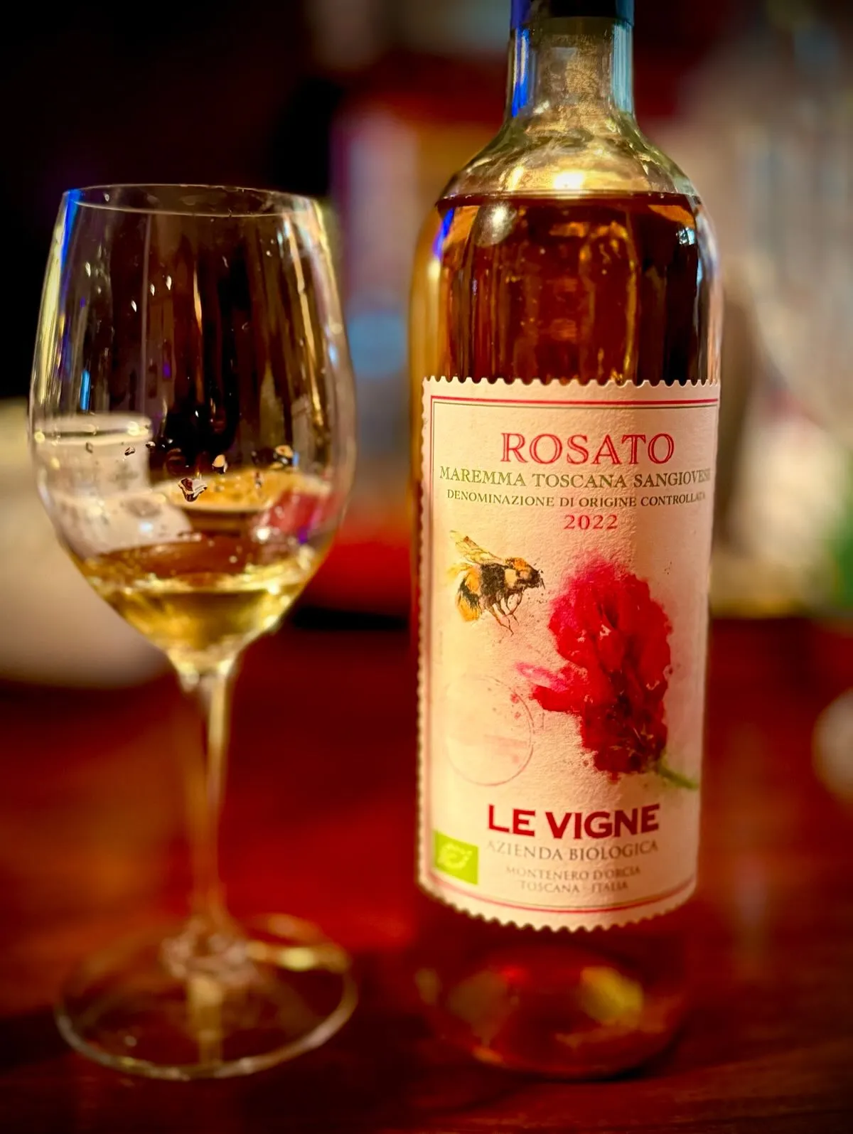 春の穏やかな海風を感じるロゼワインのデリケートな風味を、特別...